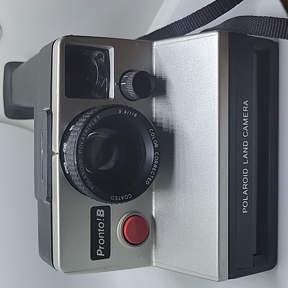 Polaroid Camera - Picture 6 of 7